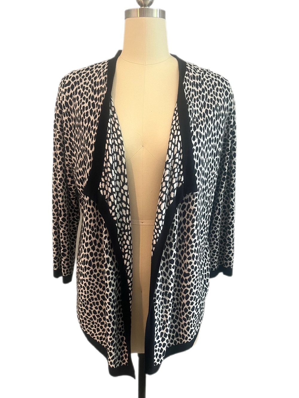 Rondina Black & White Leopard Print Open-Front Women's Cardigan